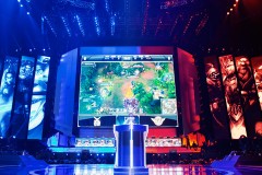 S15总决赛BLG Bin剑姬制胜，剑走偏锋夺赛点